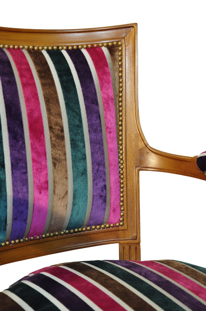 QUENTIN Finition Cloutée