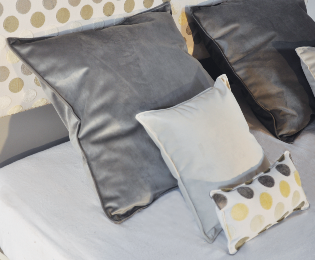 Coussins tissus brunei et rina