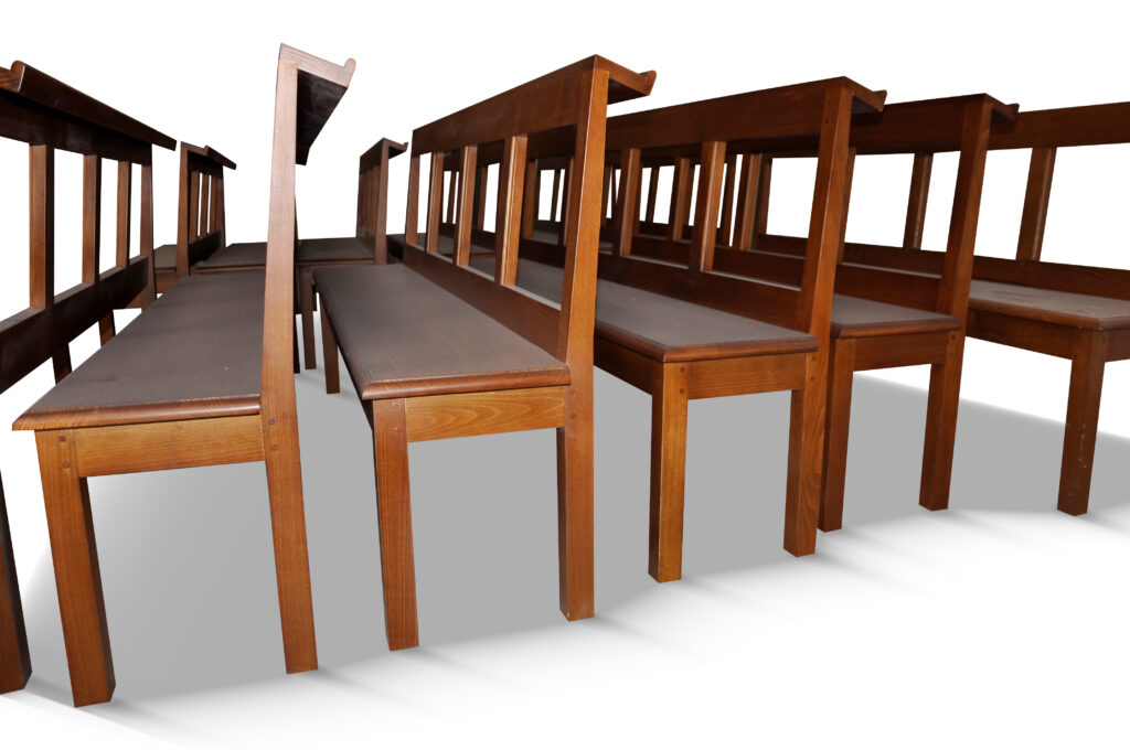 BANC D'ÉGLISE vue de profil