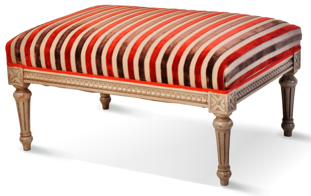 POUF LOUIS XVI laque gris excellence tissu client