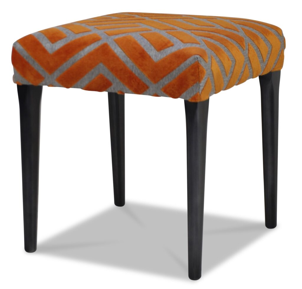 TABOURET CARRÉ sur mesure pieds bois largeur 40 laque vieil argent tissu losange orange